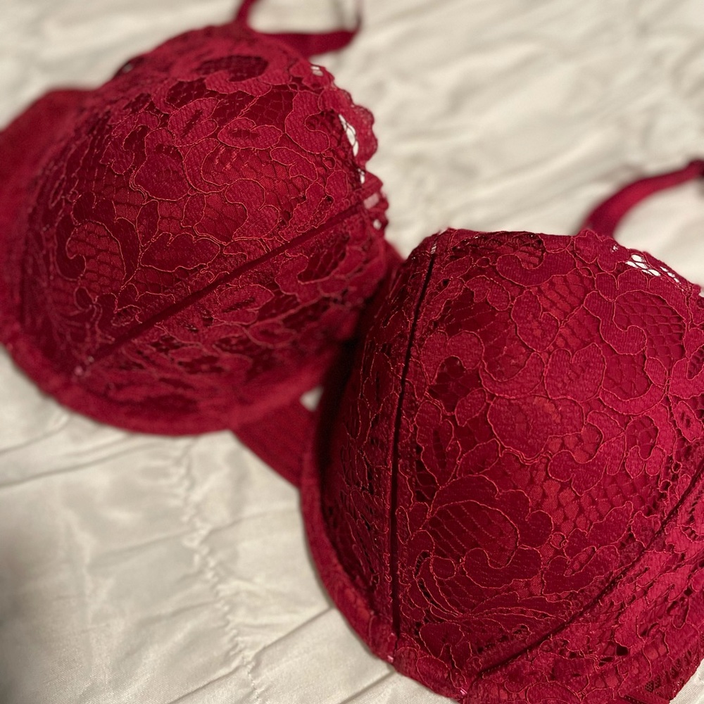 Victoria’s Secret Very Sexy Push-up. 34DD. All over lace - Picture 4 of 4